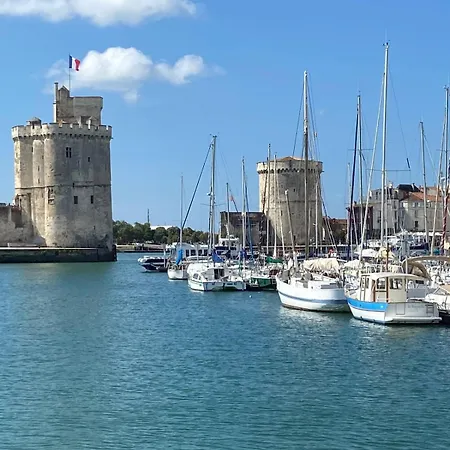 Joli Proche Du Canal De Rompsay Et La Rochelle *
